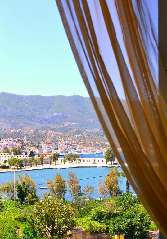 Saga Hotel Poros Town Екстер'єр фото