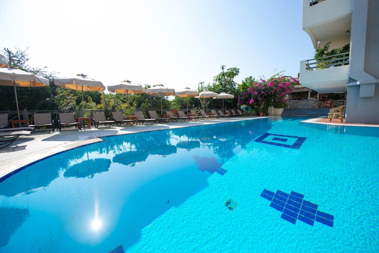 Saga Hotel Poros Town Екстер'єр фото